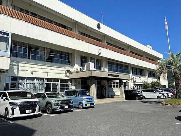 須恵町立須恵中学校(約811m)