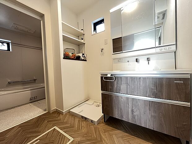 【洗面室】タカラスタンダードの三面鏡洗面台 ☆ 収納力が抜群です