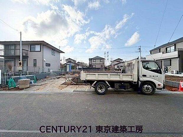 前面道路が6mと広々としているため、お車の駐車やすれ違いもスムーズ!