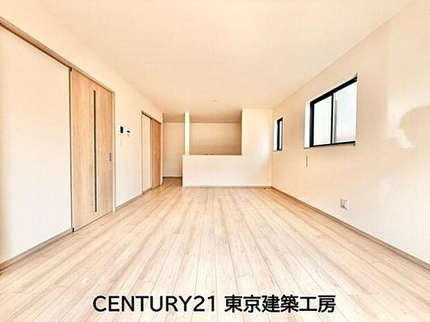 ◇採光良好なリビングは、ご家族の憩いの空間。居心地の良い快適な安らぎの場所にもなりそうです。