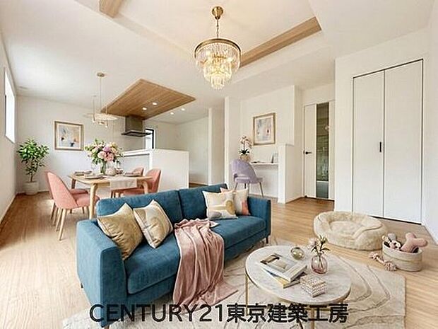 【家具はCGにてレイアウト】
◇採光良好なリビングは、ご家族の憩いの空間。居心地の良い快適な安らぎの場所にもなりそうです。