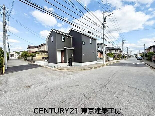 穏やかな住宅街の一角に。程よい静けさと、ご近所との温かなつながりが育まれる、居心地の良い住環境です。
