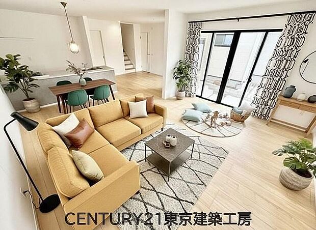 【家具はCGにてレイアウト】
◇採光良好なリビングは、ご家族の憩いの空間。居心地の良い快適な安らぎの場所にもなりそうです。