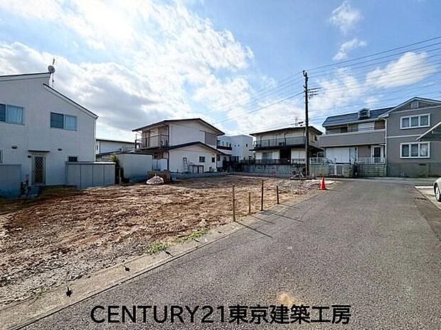 4LDK+駐車スペース2台分ございます!
ご家族が集うLDKは15帖!ご家族がゆったりお過ごしいただけます。