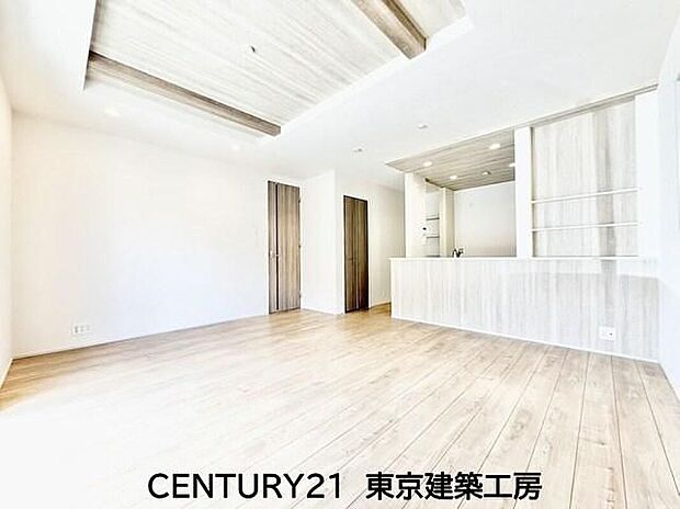 ◇採光良好なリビングは、ご家族の憩いの空間。居心地の良い快適な安らぎの場所にもなりそうです。