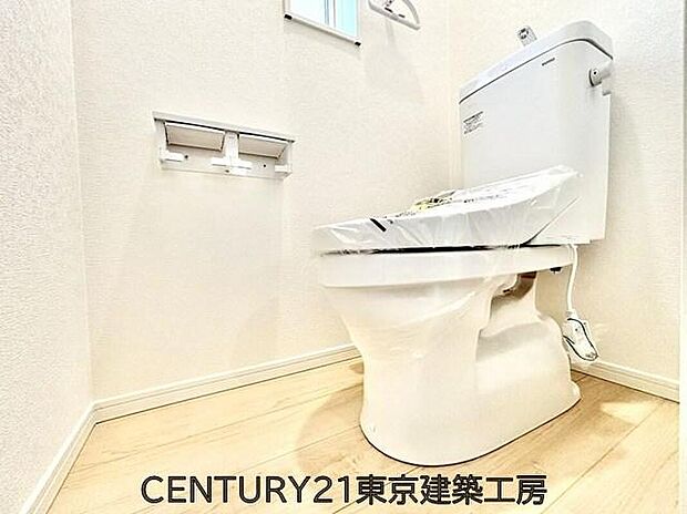 【トイレ】トイレを癒しの空間と考える人は少なくありません。だからこそ、寛げる場所であってほしいと思っている人も多いでしょう。機能面でも癒しや寛ぎの空間に相応しいトイレとなっています。