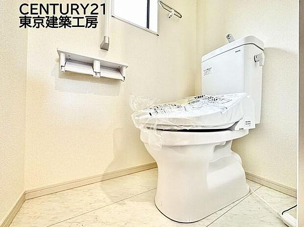 【同形状・同仕様写真(その他内観)】【同仕様】
トイレを癒しの場と考える人は少なくありません。だからこそ、くつろげる場所であってほしいと思っている人も多いでしょう。機能面でも癒しやくつろぎの空間に相応しいトイレとなっています。