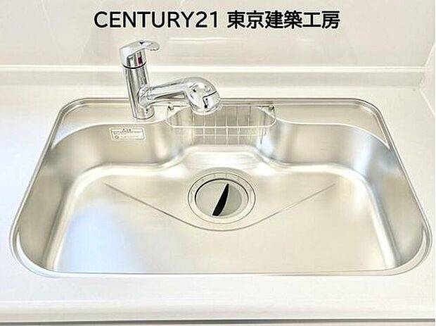 【同形状・同仕様写真(キッチン)】◇調理がはかどるシステムキッチン♪収納豊富で、シンクも作業スペースも広いのでスムーズに料理ができますね。3口コンロ、グリル付き。