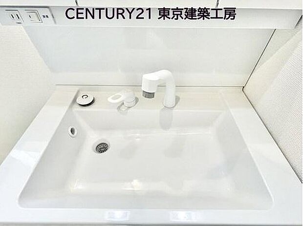 【洗面ボウル】【同仕様】
継ぎ目の少ない洗面ボウルは、水ハネや汚れもサッと拭き取りやすく、お手入れ簡単です。