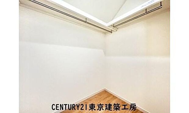 【収納】【同仕様】
便利なウォークインクローゼット付きで収納豊富。大切なお洋服も沢山保管できます。