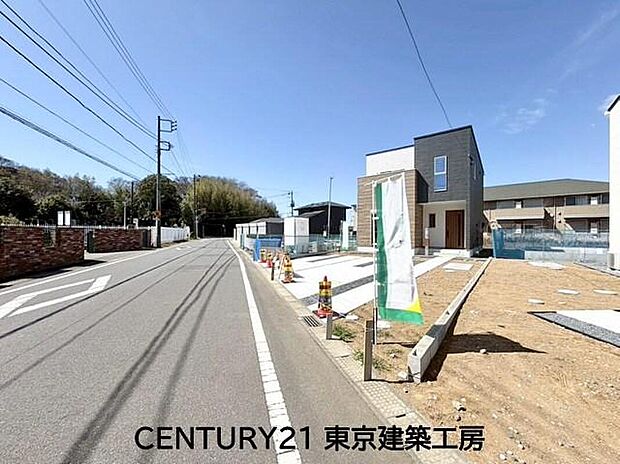 【前面道路含む現地写真】完成済みにつき即ご入居が可能です!
収納豊富な4LDK!駐車スペース並列2台分ございます!