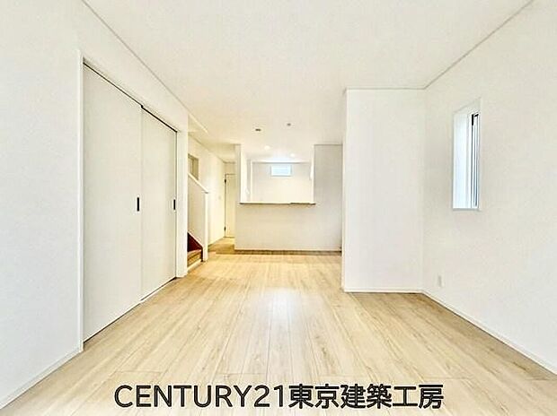 【リビング】◇採光良好なリビングは、ご家族の憩いの空間。居心地の良い快適な安らぎの場所にもなりそうです。