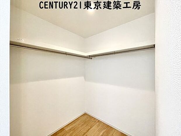 【【同施工会社の施工イメージになります】】【同仕様】
便利なウォークインクローゼット付きで収納豊富。大切なお洋服も沢山保管できます。
