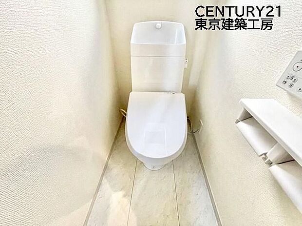 【同形状・同仕様写真(その他内観)】【同仕様】
◇汚れやすいトイレだからこそ、清潔感のあるホワイトで統一しています。より綺麗な状態をキープしたいと思えるでしょう♪