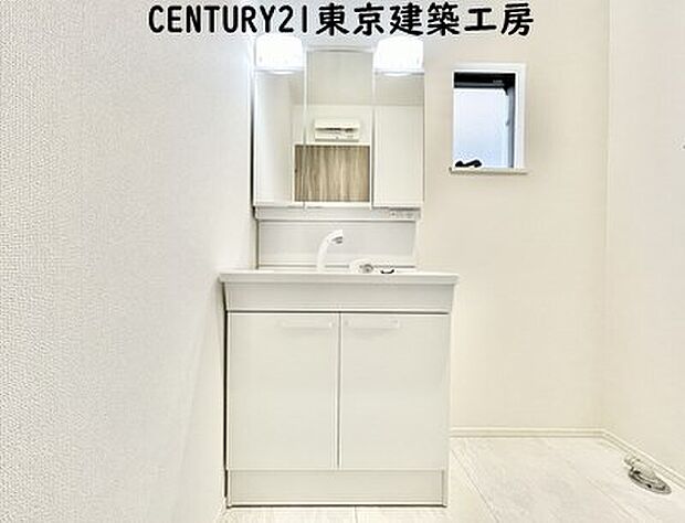 【【同施工会社の施工イメージになります】】【同仕様】◇汚れやすいトイレだからこそ、清潔感のあるホワイトで統一しています。より綺麗な状態をキープしたいと思えるでしょう♪
