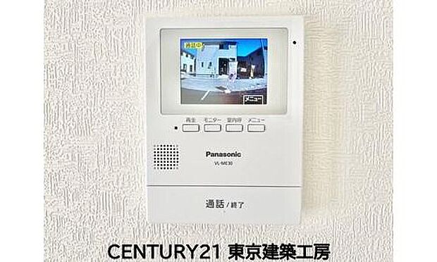 【TVモニタ付インターホン】【同仕様】
外出中も来訪者をカラー画面と音声でしっかり録画します。在宅時にも鮮明なモニターでしっかり相手を確認できます!防犯のスタート、安心の一歩は玄関からですね