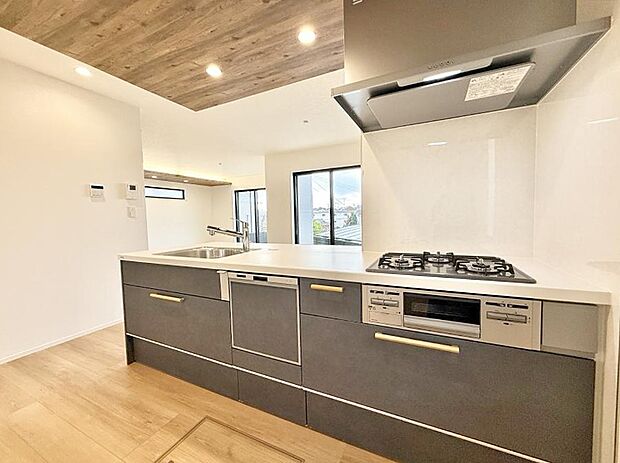 ■シンプルで美しく心地よい時間を生むキッチン空間