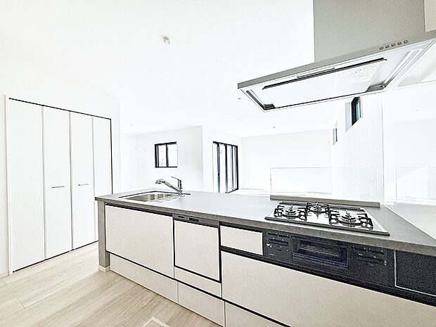 ■シンプルで機能的、毎日使いやすいキッチン