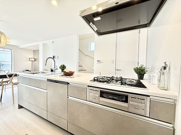 ■シンプルで機能的、毎日使いやすいキッチン