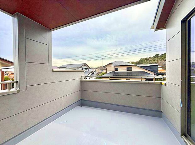 ■ 自然を身近に感じる、開放的なバルコニー