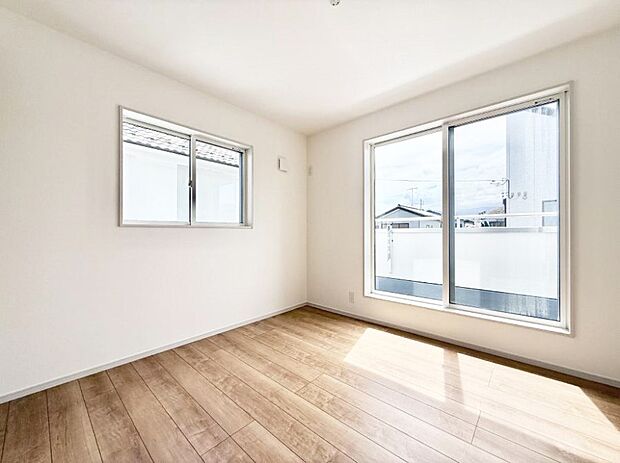 【リビング以外の居室】■清潔感あふれるお部屋で毎日を快適に過ごせます