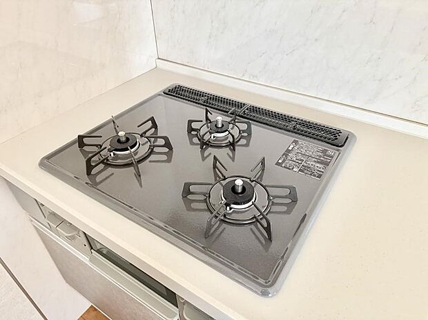 【3口ガスコンロ】■一度に多くの料理ができ便利で効率的