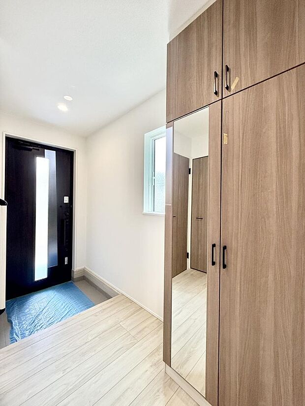 【玄関】■ ここから始まる一日、すっきり整った玄関