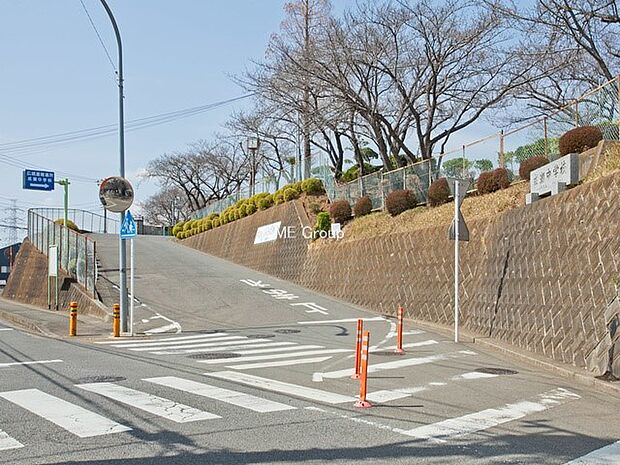 伊勢原市立成瀬中学校（約1,580m・徒歩20分）