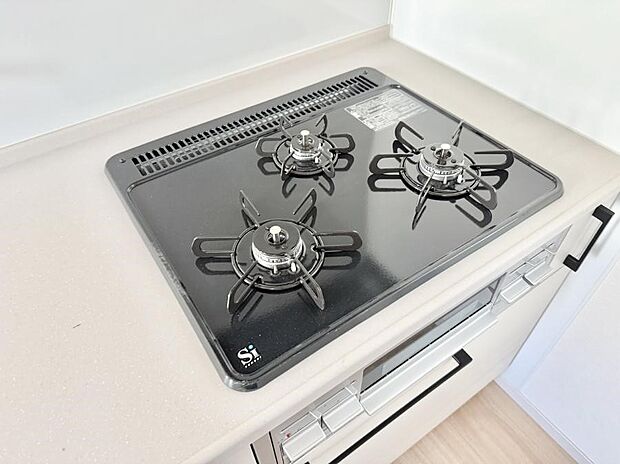 【3口ガスコンロ】■一度に多くの料理ができ便利で効率的