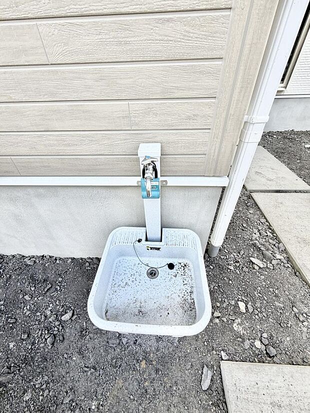 【その他現地】■ガーデニングや洗車などの際に大活躍な屋外立水栓