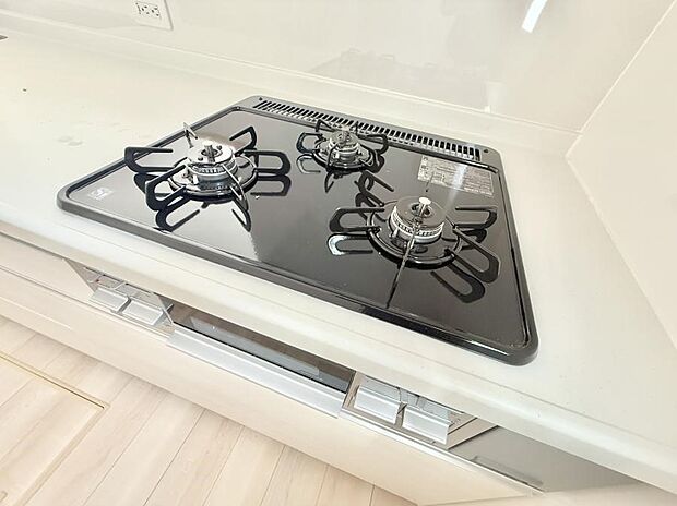 【3口ガスコンロ】■一度に多くの料理ができ便利で効率的