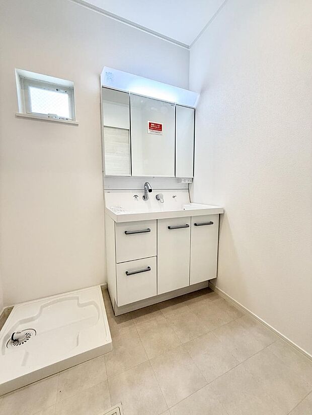 【洗面台・洗面所】■朝の準備がスムーズにできる広さです