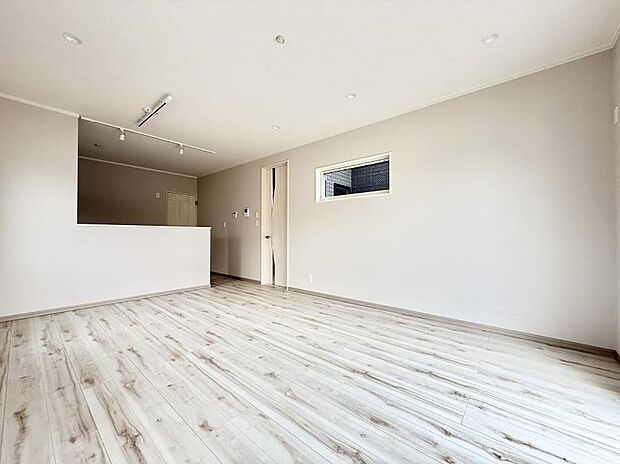 【リビングダイニング】■シンプルだけど贅沢、大切な人と過ごす心がほどける空間