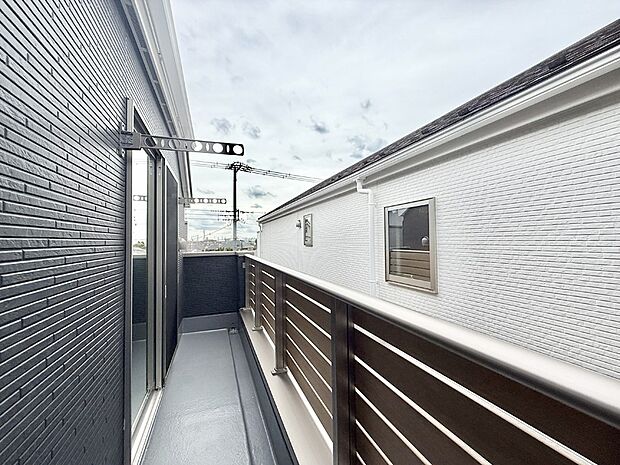 【バルコニー】■ 自然を身近に感じる、開放的なバルコニー