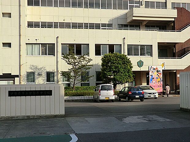 伊勢原市立伊勢原中学校(約800m・徒歩10分)