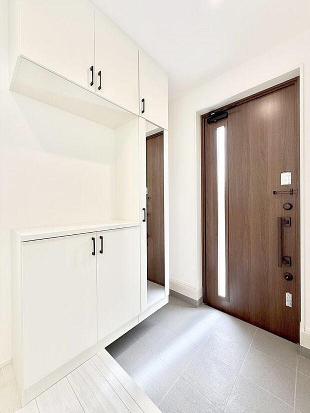 【玄関】■ ここから始まる一日、すっきり整った玄関