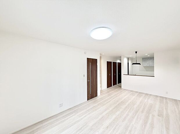 【リビング】■家族の時間を彩る、快適で癒される空間