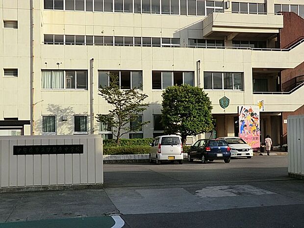 伊勢原市立伊勢原中学校（約1,641m・徒歩21分）