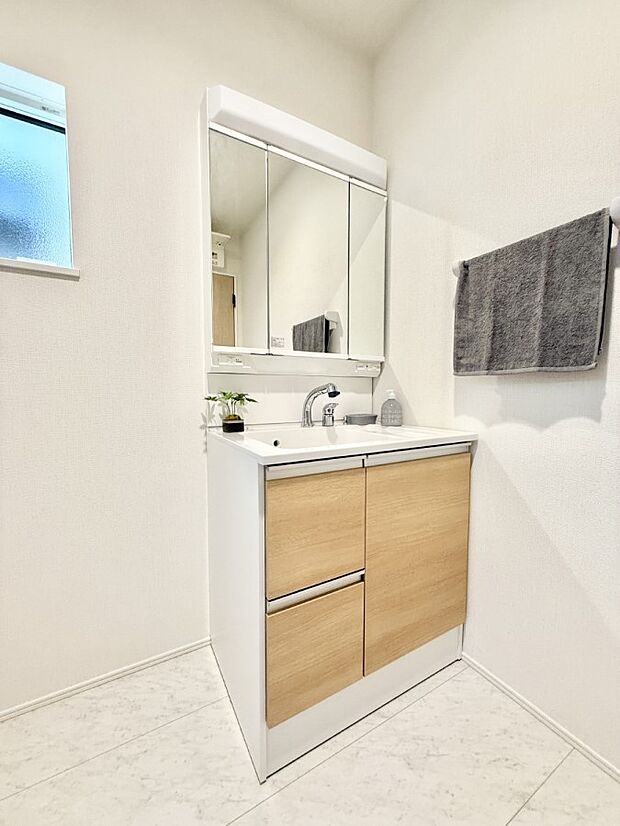 【追い炊き機能付浴室】■お風呂で読書や半身浴をするなど、入浴時間が長い方にも嬉しい機能です。