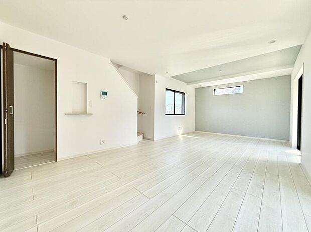 【リビングダイニング】■日常をちょっと特別にする、憩いの空間