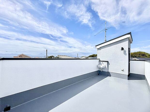 【バルコニー】■ 朝のコーヒーや夜の星空を楽しむ、癒しの場所