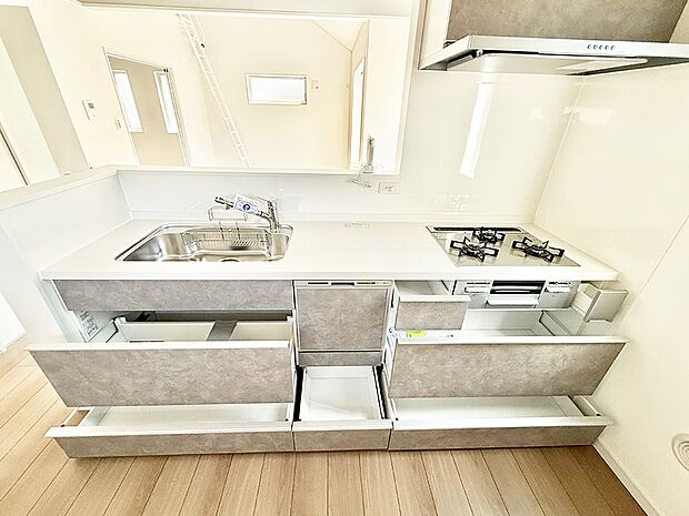 【キッチン】■シンプルで機能的、毎日使いやすいキッチン