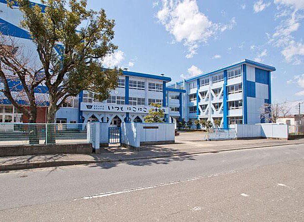 寒川町立寒川中学校（約2,100m・徒歩27分）