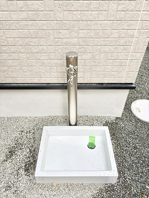 【その他現地】■ガーデニングや洗車などの際に大活躍な屋外立水栓