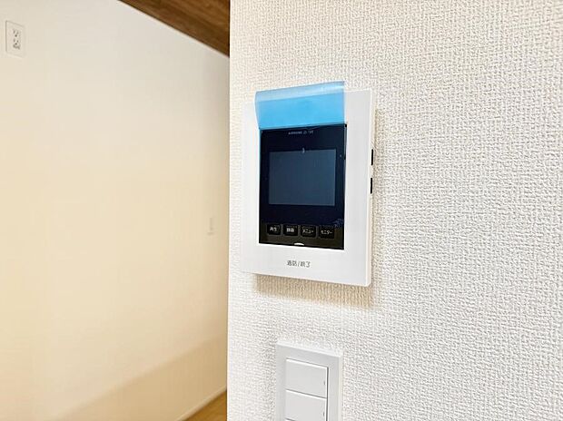 【TVモニター付インターフォン】■訪問者を確認できて安心感が増します