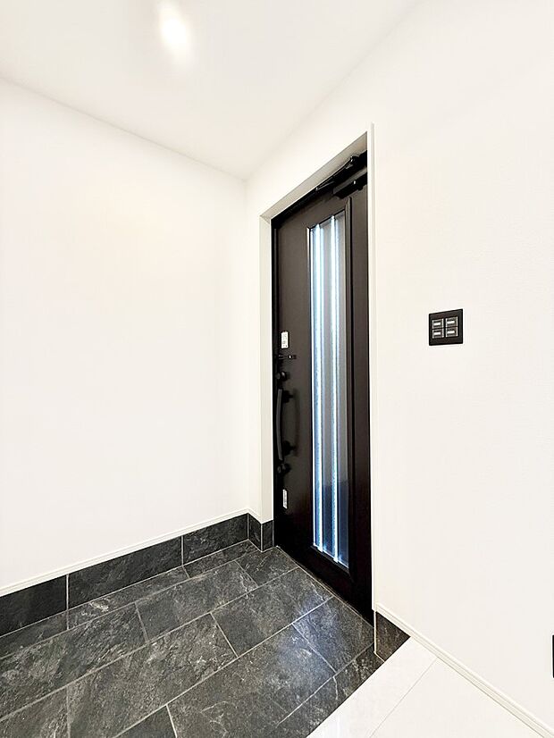 【玄関】■ ここから始まる一日、すっきり整った玄関