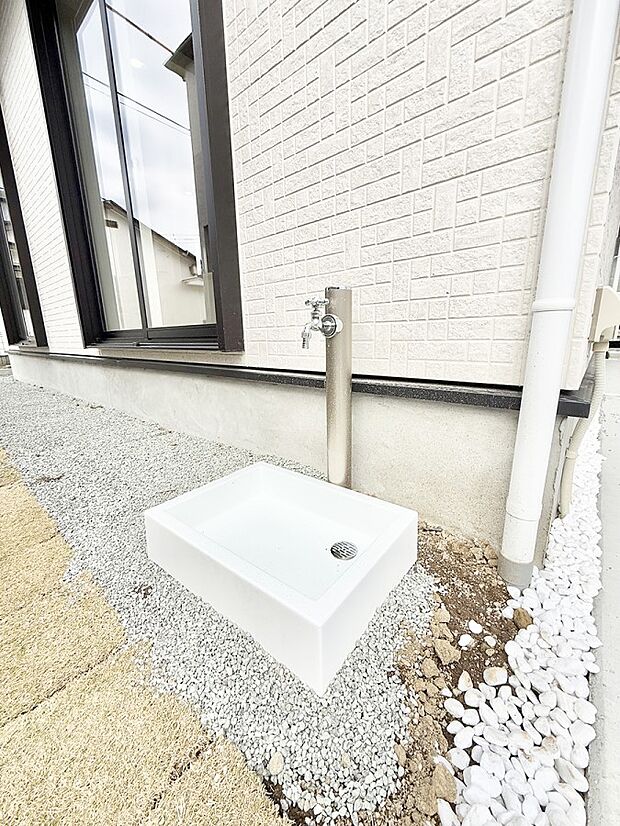 【その他現地】■ガーデニングや洗車などの際に大活躍な屋外立水栓