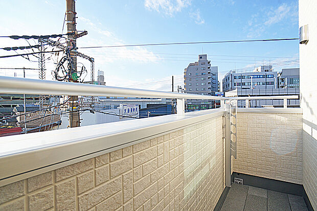 【バルコニー】■ 自然を身近に感じる、開放的なバルコニー