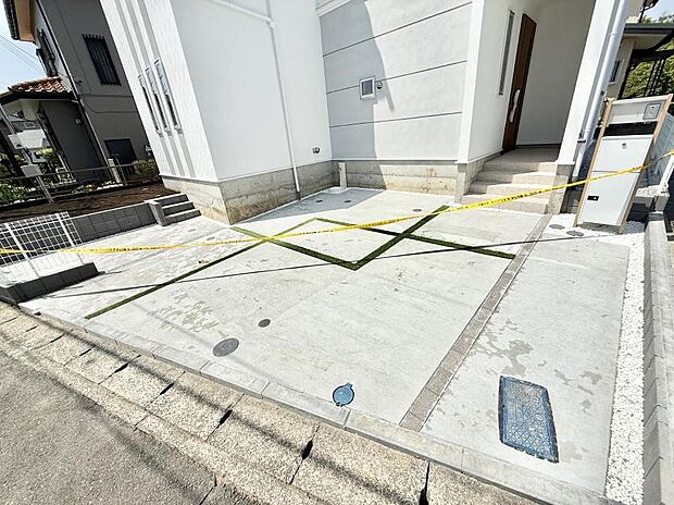 【現地外観写真】■暮らしを彩る充実した設備仕様が備わった住まい