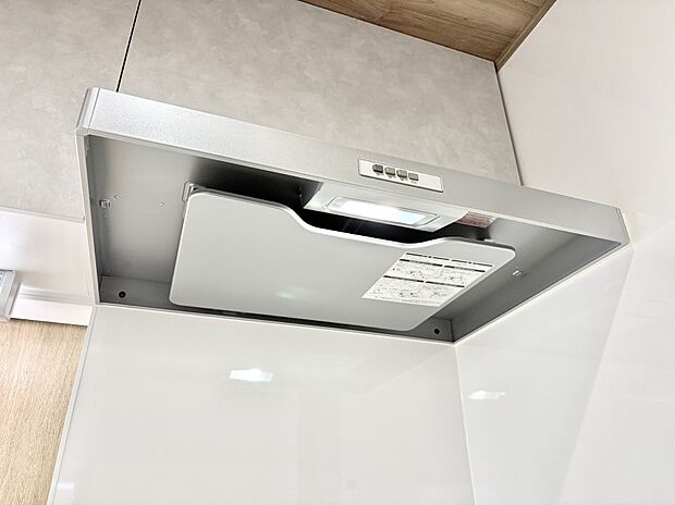 【レンジフード】■調理時の蒸気や匂いが換気扇に誘導され、効率的に排煙ができます。